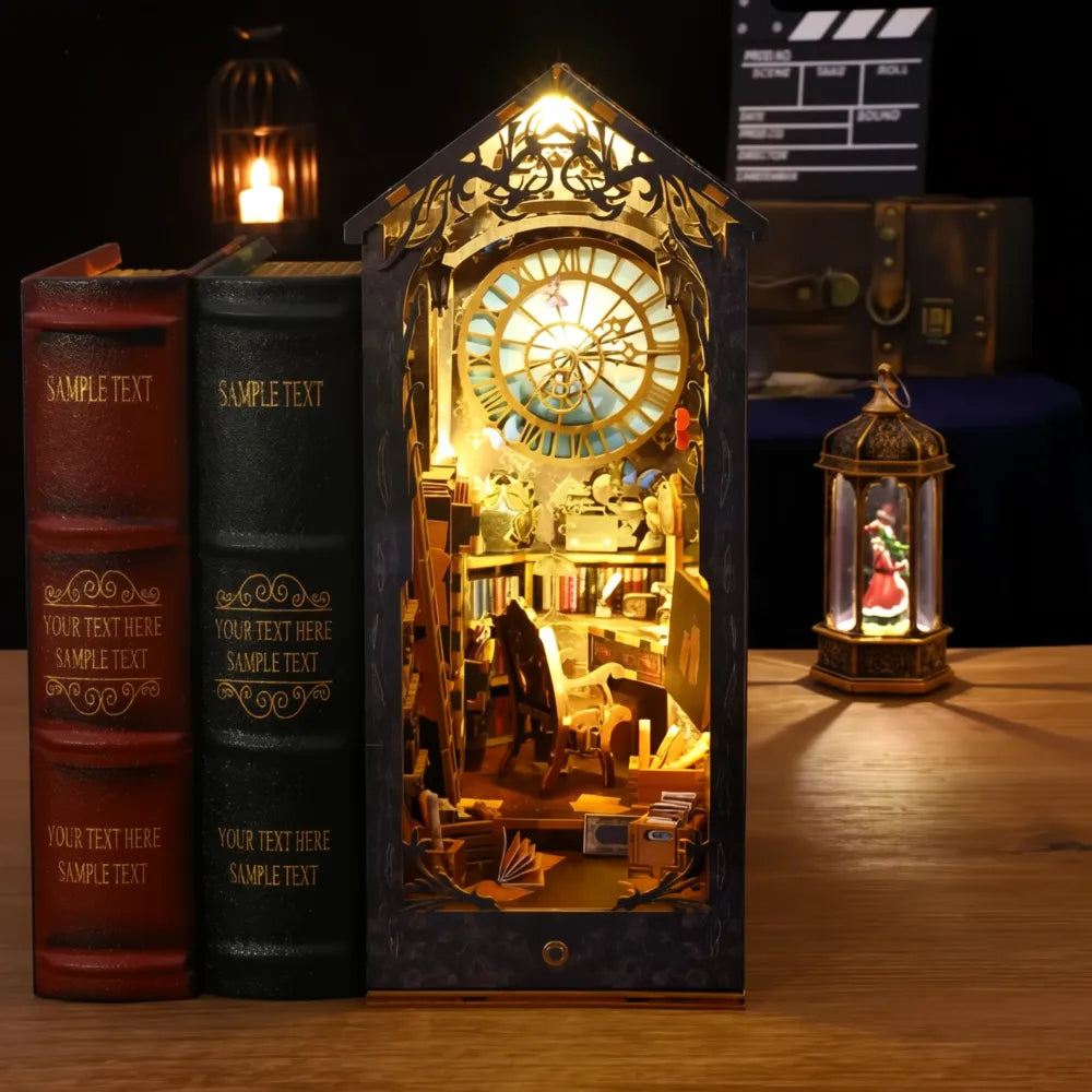 Detective Agency acceso tra libri decorativi con quadrante e interno visibili