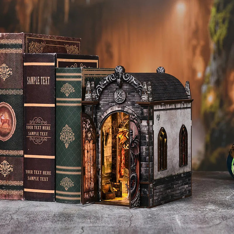 Book Nook Fourth Wing - Dragons Treasure Labyrinth