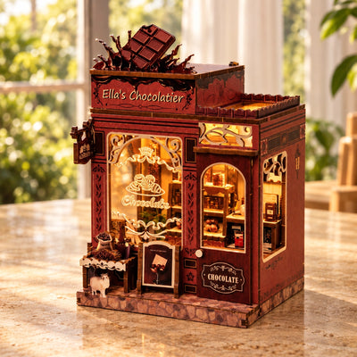 Ella's Chocolatier mit Schaufenstern und verziertem Dach