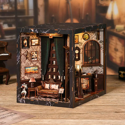 Detailansicht eines dekorativen Elements im Book Nook - European Melody Box mit feinen Details