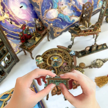 Detailansicht des Book Nook - Fantasy Store mit präzise geschnittenen Holzteilen aus hochwertigem Material