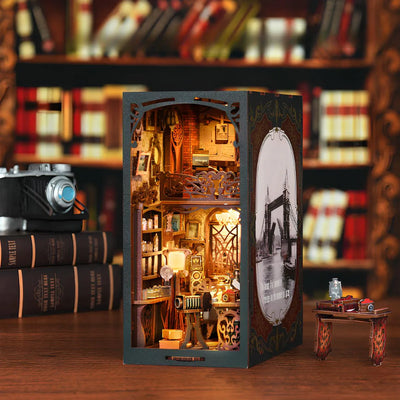 Film Darkroom illuminato con studio fotografico e camera oscura su due piani