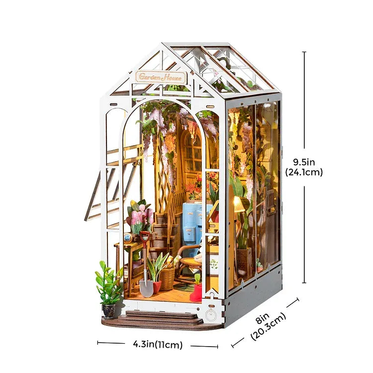 Booknook - Holiday Garden House Produktbild auf booknook.de