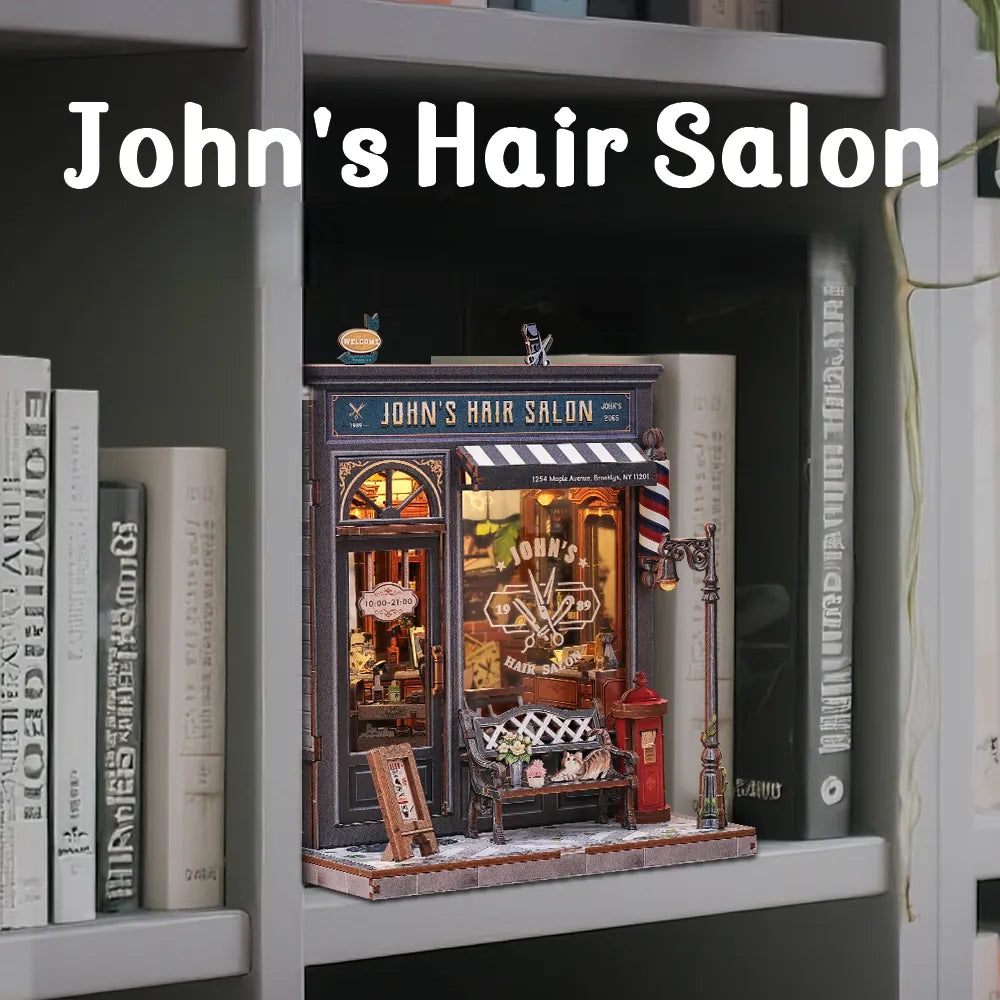 Book Nook - John's Hair Salon dekorativ auf einem Schreibtisch platziert