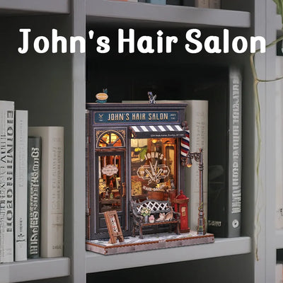 Book Nook - John's Hair Salon dekorativ auf einem Schreibtisch platziert