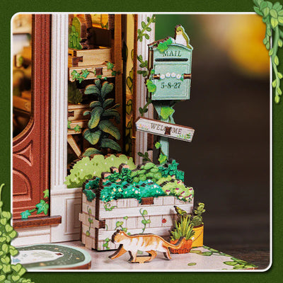 Detailansicht eines dekorativen Elements im Book Nook Kit | Green Life Bookshop mit feinen Details
