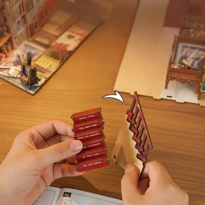 Detailansicht des Book Nook - Left Bank Bookstore mit präzise geschnittenen Holzteilen aus hochwertigem Material