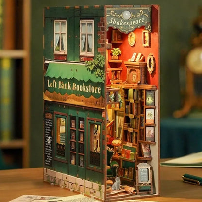 Book Nook - Left Bank Bookstore Gesamtansicht mit detaillierter Szenerie