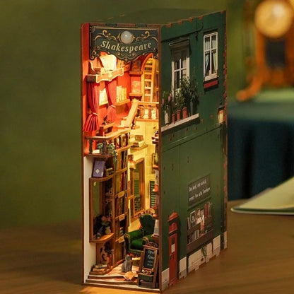 Seitliche Ansicht des Book Nook - Left Bank Bookstore mit gut sichtbaren Elementen