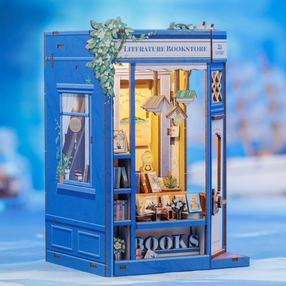 Seitliche Ansicht des Book Nook - Literature Bookstore mit gut sichtbaren Elementen