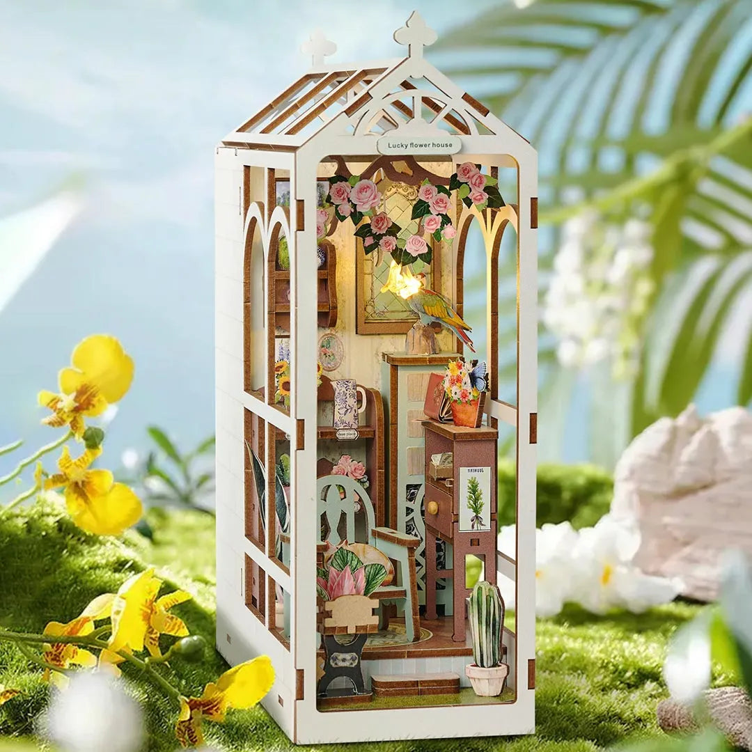 Book Nook - Lucky Flower House (Blumenhaus Glück) Produktbild auf booknook.de