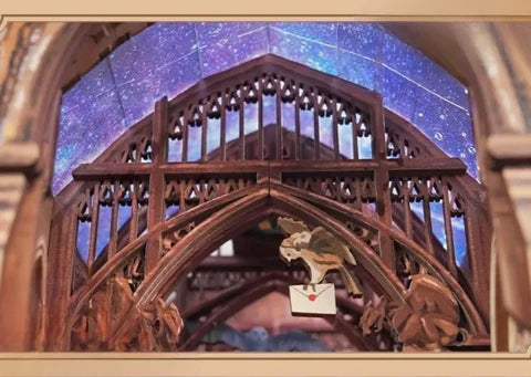 Harry Potter Magic Auditorium illuminato con Sala Grande e stemma frontale