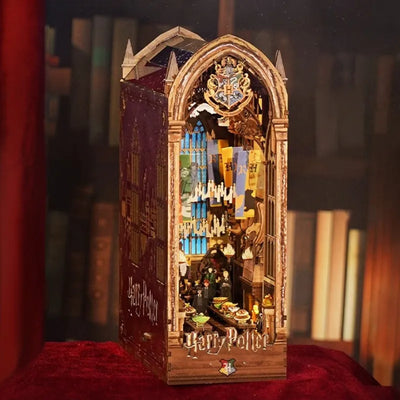 Book Nook - Magic Auditorium Gesamtansicht mit detaillierter Szenerie
