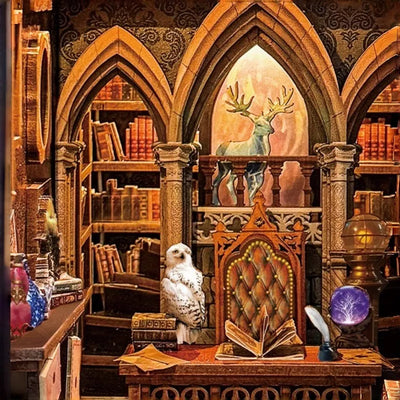 Nahaufnahme des Book Nook - Magic Office mit reichhaltigen Details