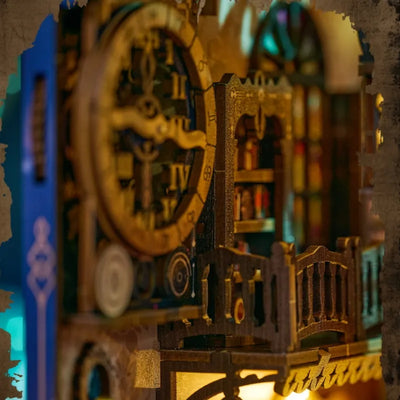 Detailansicht eines dekorativen Elements im Book Nook - Magic Research Society mit feinen Details