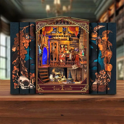 Book Nook - Magic Studio Gesamtansicht mit detaillierter Szenerie