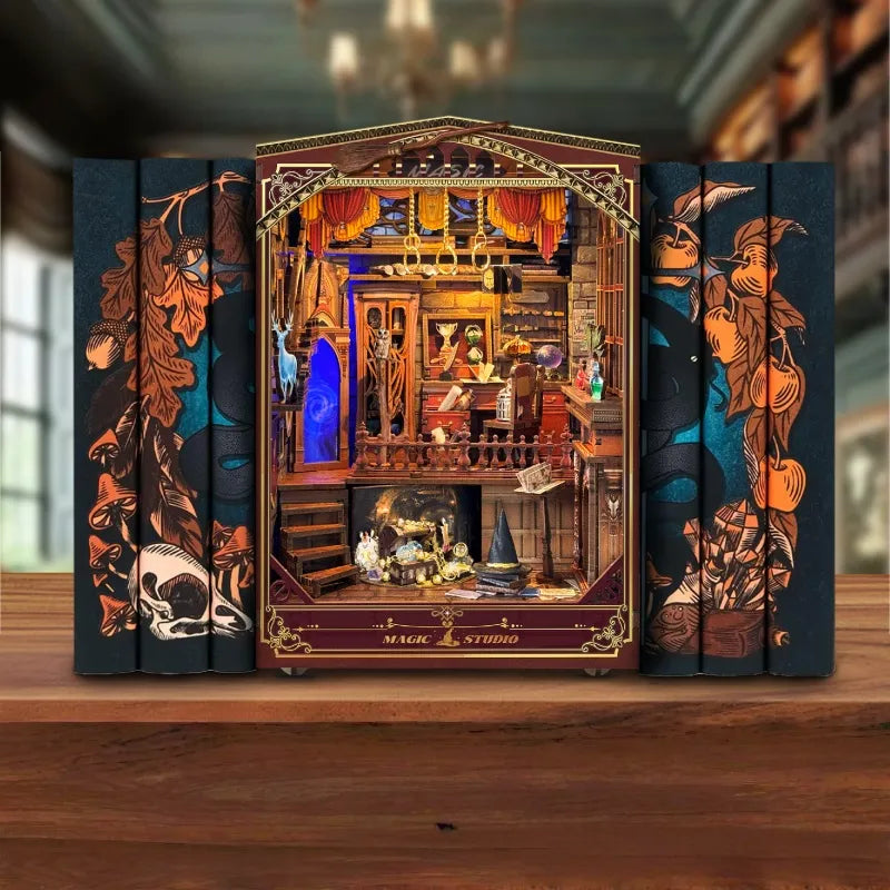 Book Nook - Magic Studio Gesamtansicht mit detaillierter Szenerie