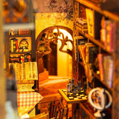 Nahaufnahme des Book Nook - Magical Library mit reichhaltigen Details