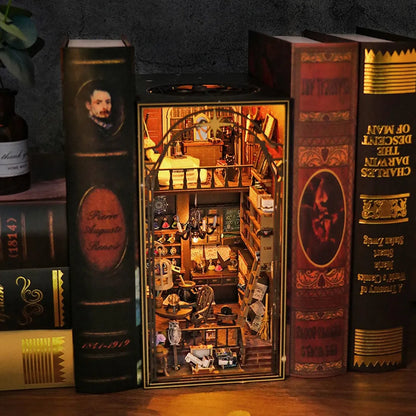 Book Nook - Mira's Magic House (Mira's magisches Haus) Produktbild auf booknook.de