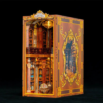 Seitliche Ansicht des Book Nook - Monastery Library mit gut sichtbaren Elementen