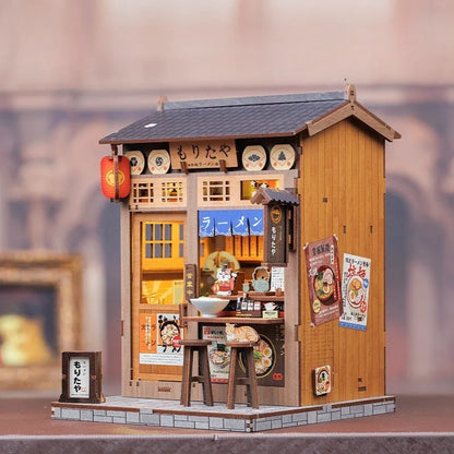 Seitliche Ansicht des Book Nook - Morita-Ya mit gut sichtbaren Elementen