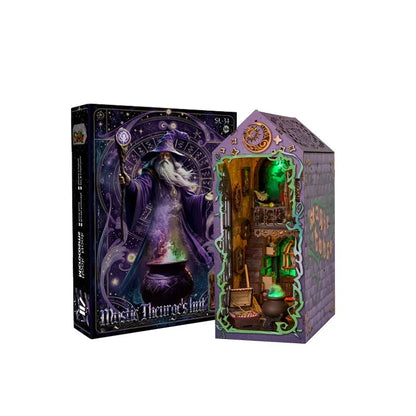 Book Nook - Mystic Theurge's Hut  Gesamtansicht mit präzise geschnittenen Holzteilen und hochwertiger Verarbeitung
