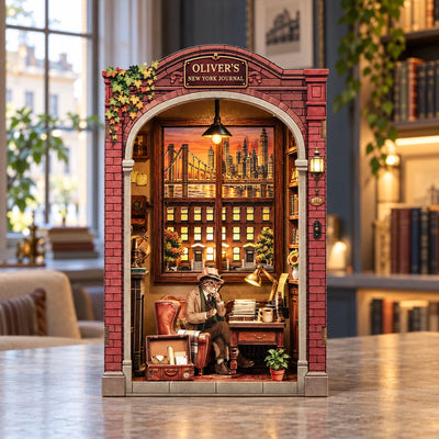 Frontansicht des Book Nooks Oliver's New York Journal