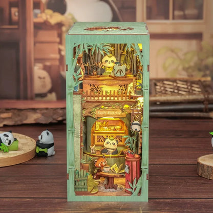Book Nook - Panda Bookshop Gesamtansicht mit detaillierter Szenerie