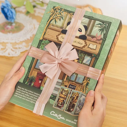 Geschenkverpackung des Book Nook - Panda Bookshop für Sammler und als ideales Geschenk