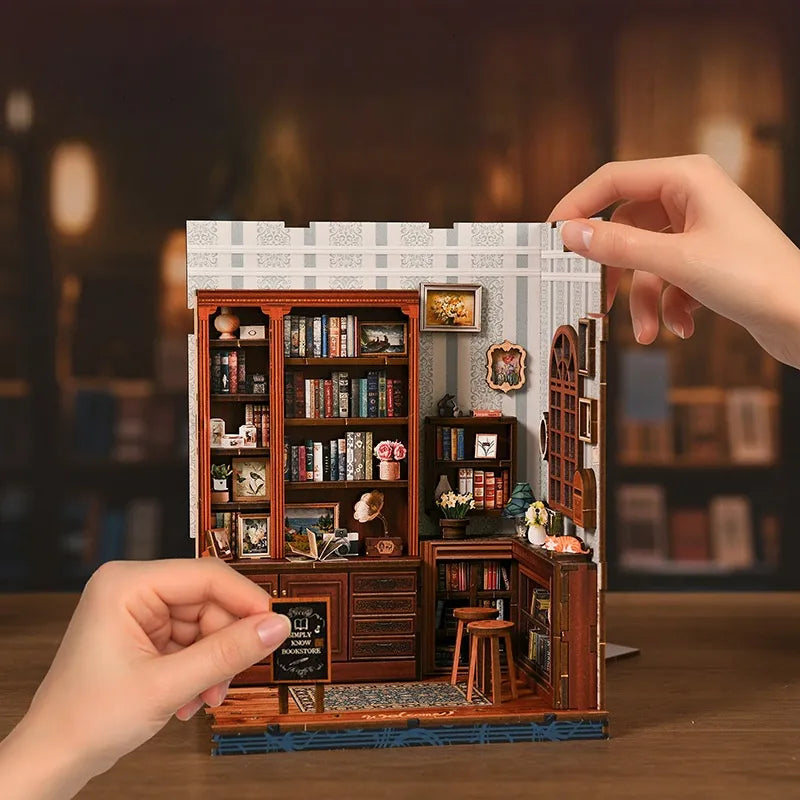 Detailansicht des Book Nook - Pergola Reading Room mit präzise geschnittenen Holzteilen aus hochwertigem Material