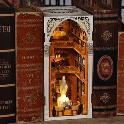 Book Nook - Public Library Gesamtansicht mit detaillierter Szenerie