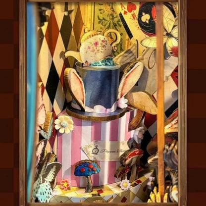 Detailansicht eines dekorativen Elements im Book Nook - Puppet’s Adventure mit feinen Details