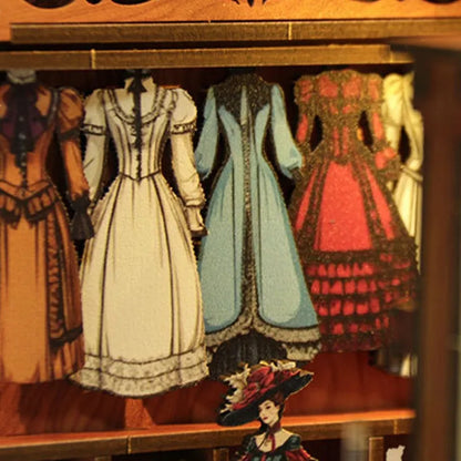 Detailansicht eines dekorativen Elements im Book Nook - Royal Seamer mit feinen Details