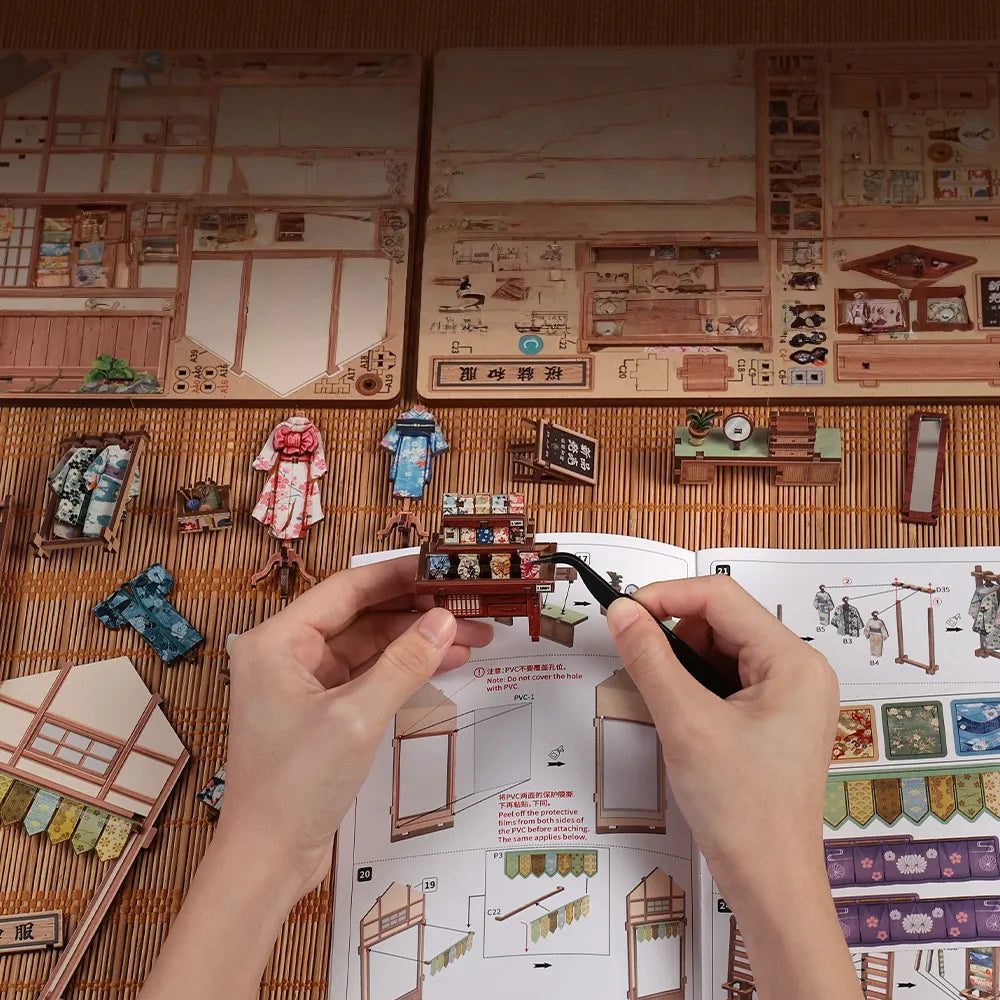 Detailansicht des Book Nook - Sakura O Kimono Shop mit präzise geschnittenen Holzteilen aus hochwertigem Material