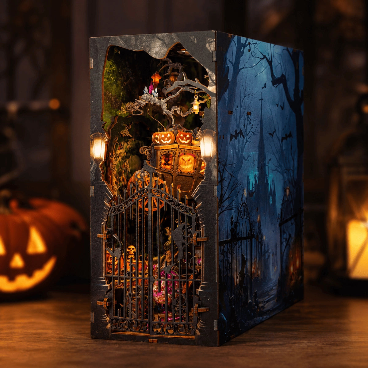 Secret Shadow Book Nook con cancello, carrozza-zucca e bosco gotico