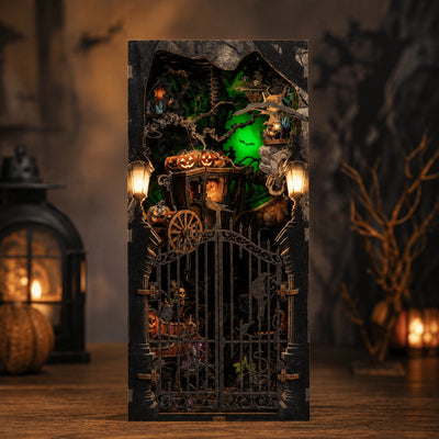 Vista frontale del Secret Shadow oltre il cancello ornamentale