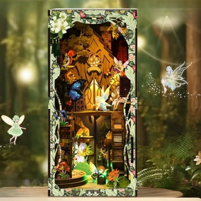 Book Nook - Secret World Of The Forest Gesamtansicht mit detaillierter Szenerie