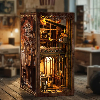 Seitliche Ansicht des Book Nook - Serenity Coffee House mit gut sichtbaren Elementen