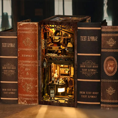Seitliche Ansicht des Book Nook - Serenity Coffee House mit gut sichtbaren Elementen