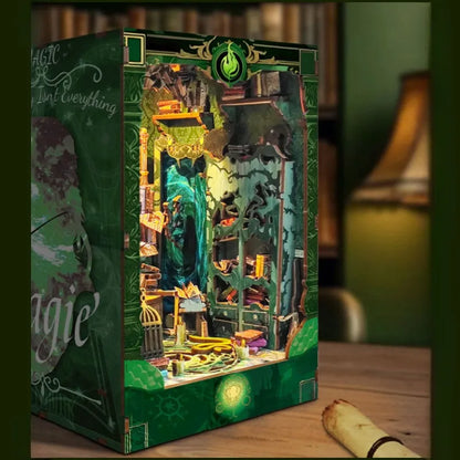 Seitliche Ansicht des Book Nook - Snake House mit gut sichtbaren Elementen