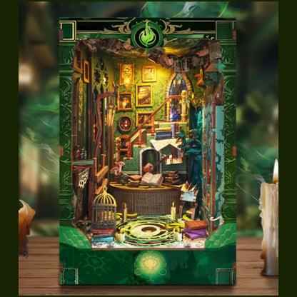Book Nook - Snake House Gesamtansicht mit detaillierter Szenerie