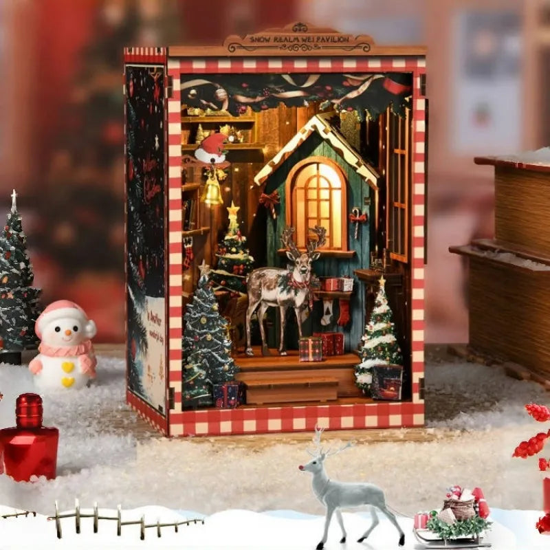Seitliche Ansicht des Book Nook - Snow Realm Pavilion mit gut sichtbaren Elementen