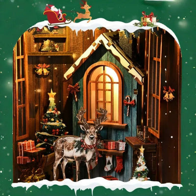 Renna davanti alla finestra ad arco tra alberi e pacchi regalo