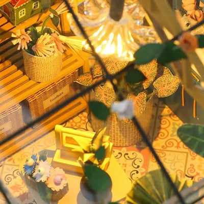Detailansicht eines dekorativen Elements im Book Nook - Sunshine Flower House mit feinen Details