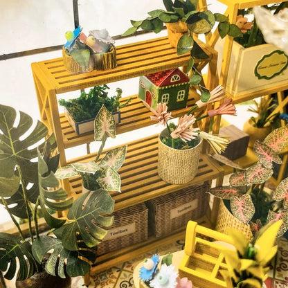 Detailansicht eines dekorativen Elements im Book Nook - Sunshine Flower House mit feinen Details