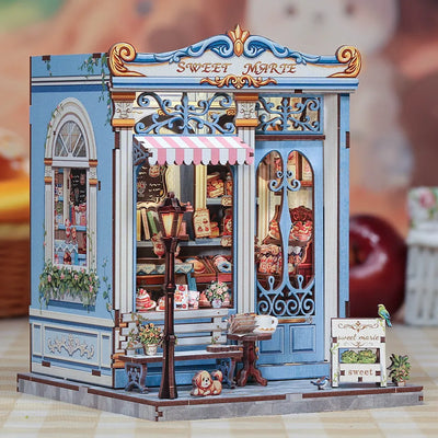 Seitliche Ansicht des Book Nook - Sweet Mariey mit gut sichtbaren Elementen