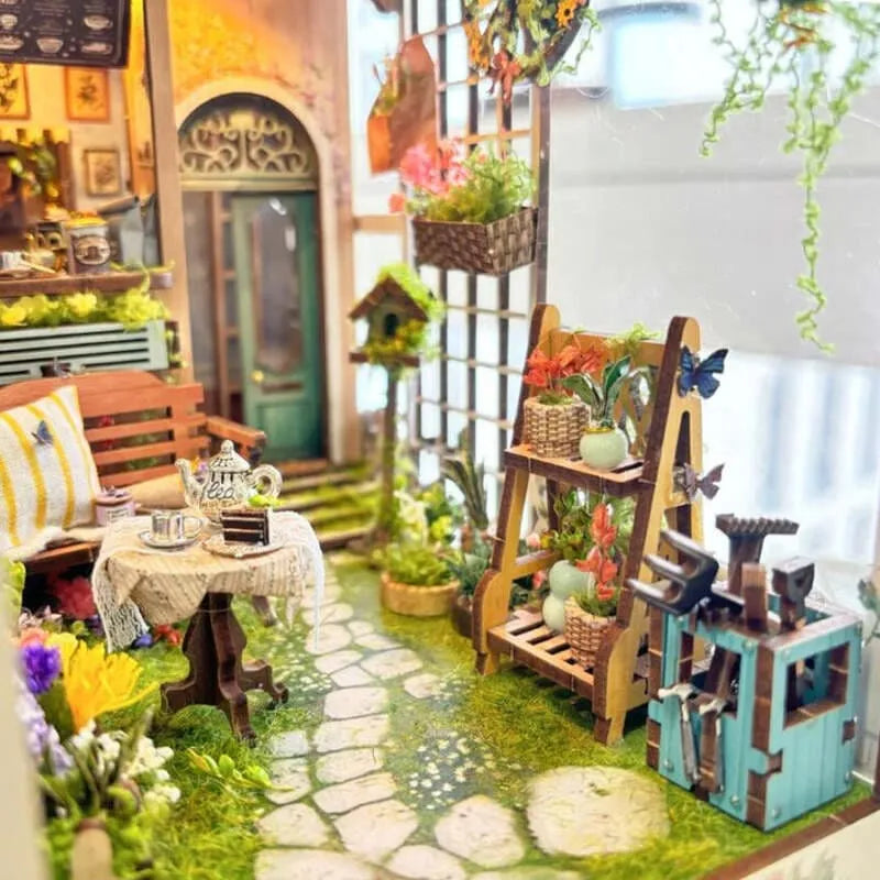 Nahaufnahme des DIY Book Nook - Sylvia Garden mit reichhaltigen Details