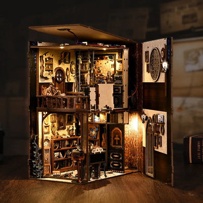 Detailansicht des Book Nook - The Case of the Hidden Box mit präzise geschnittenen Holzteilen aus hochwertigem Material