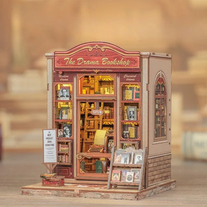 Seitliche Ansicht des Book Nook - The Drama Bookshop mit gut sichtbaren Elementen