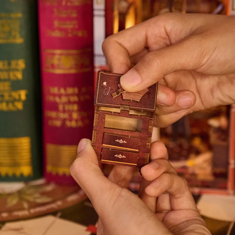 Montagebeispiel des Book Nook - The Museum Mystery mit verständlichen Schritten und Spaß am Zusammenbauen